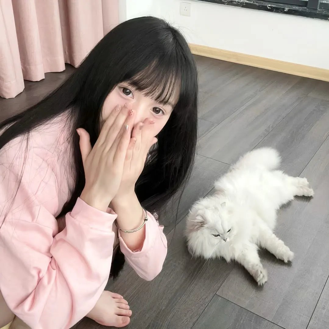 青笺未寄误红妆