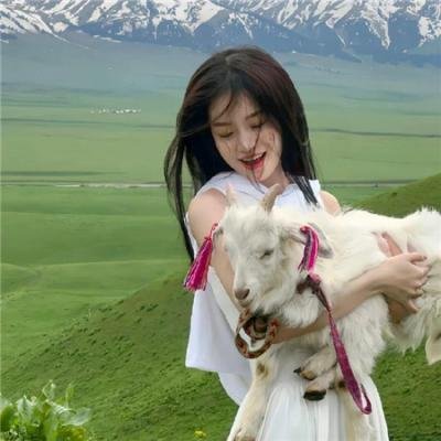 她在寒风中绽放